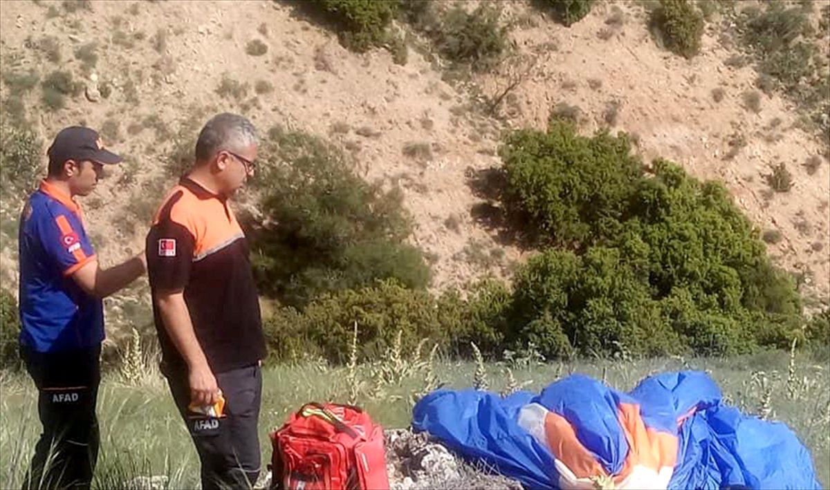 Denizli\'de Yamaç Paraşütü Kazası: 1 Ölü