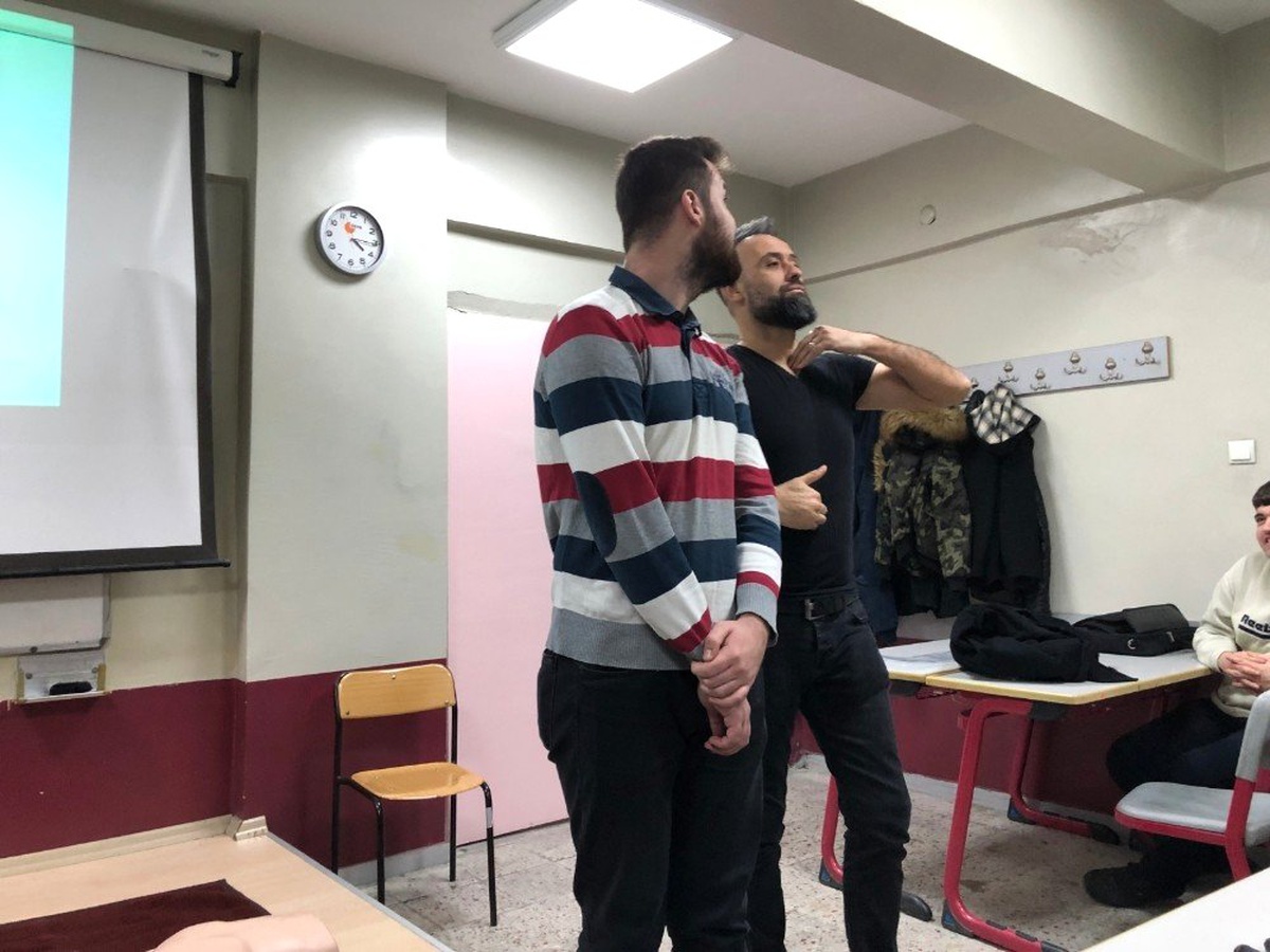 Edirne Sosyal Bilimler Meslek Yüksekokulu Öğrencilerine İlk Yardım Eğitimi