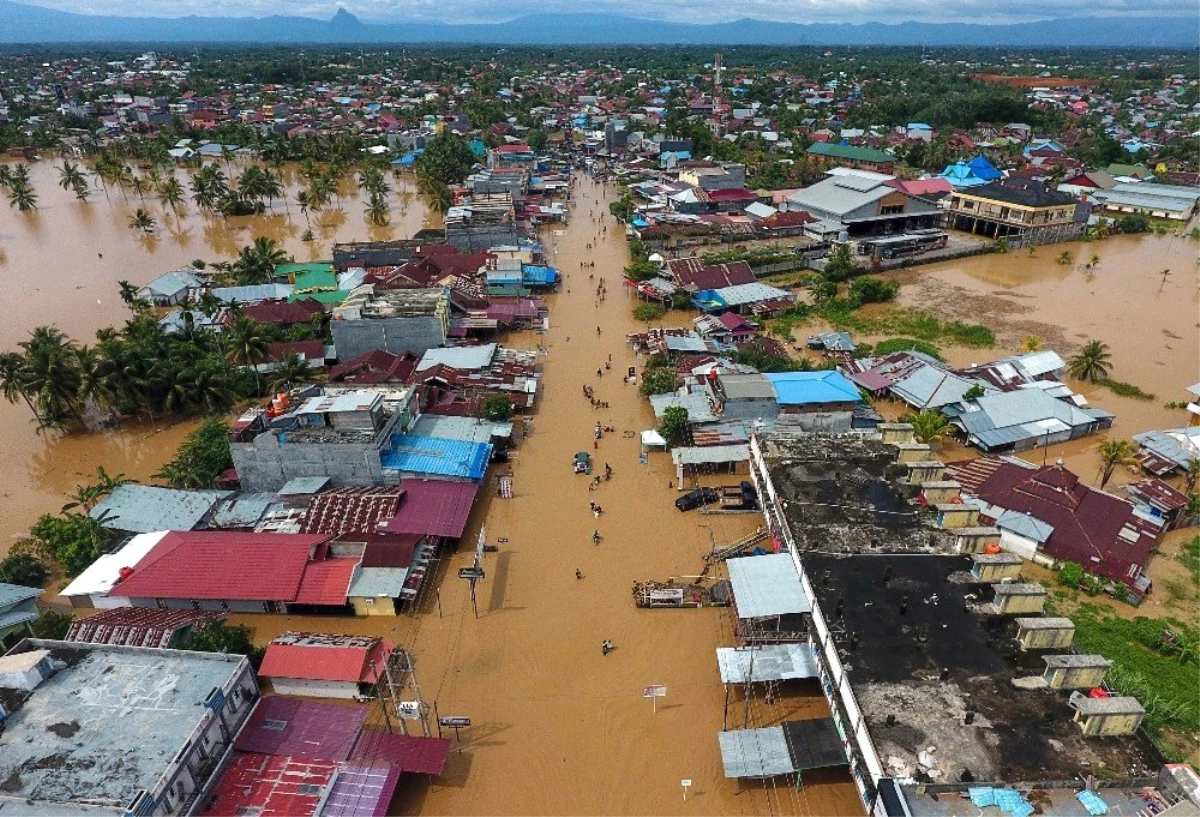 Endonezya\'da Sel Blançosu Artıyor: 30 Ölü