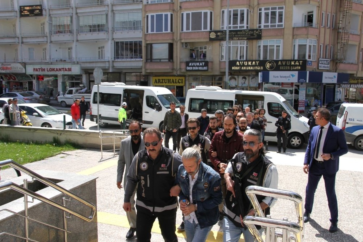 Fetö\'nün Çorum\'daki Yeni İl Yapılanmasına Yönelik Operasyonda 8 Tutuklama