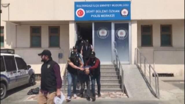 <a class='keyword-sd' href='/genc/' title='Genç'>Genç</a> Kadına, Sokak Ortasında Cinsel Organını Gösteren Sapık Yakalandı!
