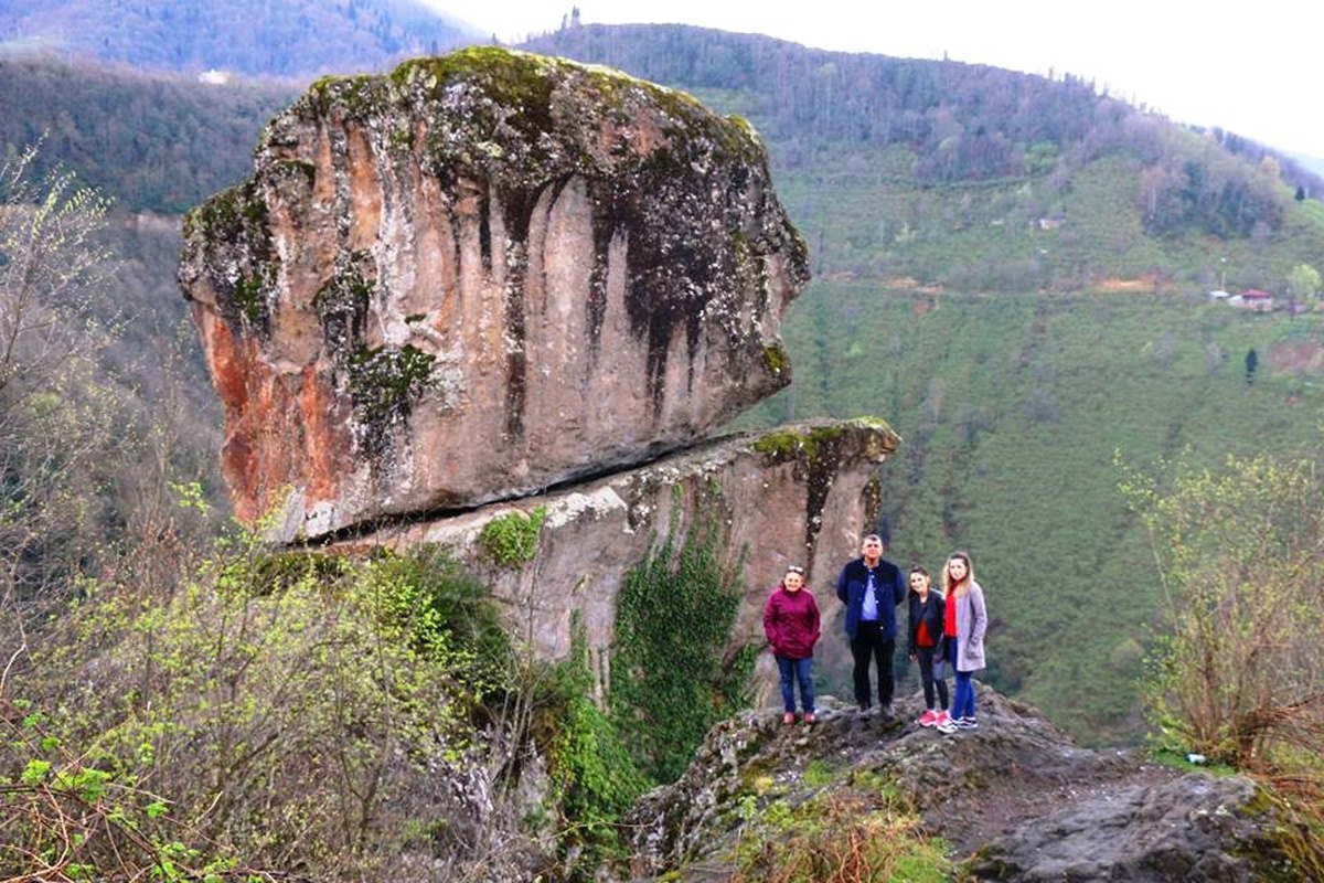 Giresun\'da Sıradışı Bir Yer: Gelin Kayası