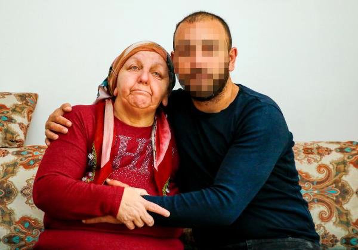 Hem Kanseri Hem de Oğlunun Uyuşturucu Bağımlılığını Yenmek İçin Mücedele Ediyor