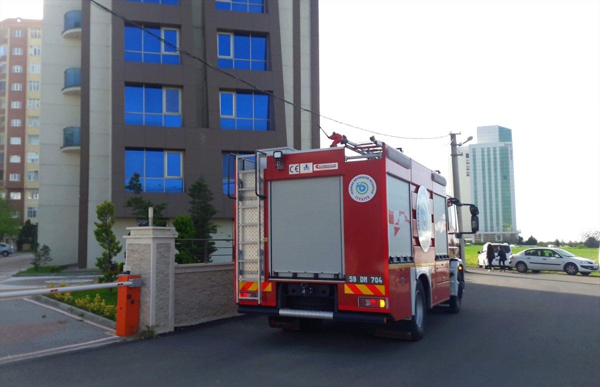 İtfaiye Eri Apartman Bahçesinde Ölü Bulundu