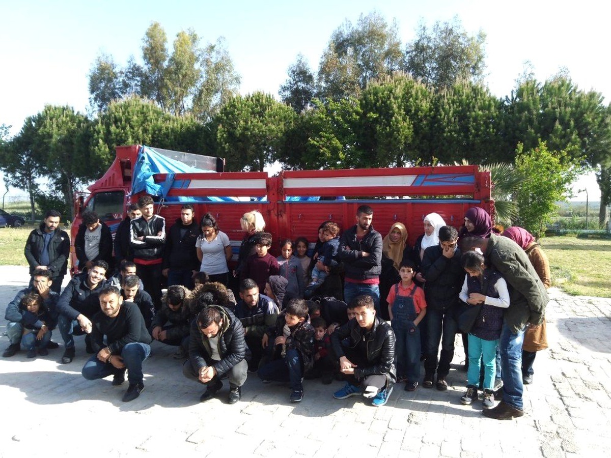 Jandarma 40 Göçmeni Organizatörlerin Elinden Kurtardı