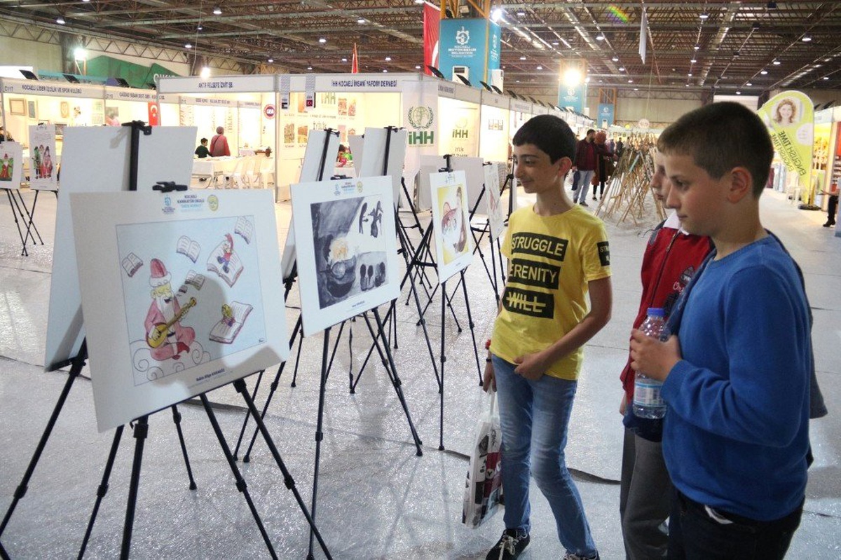 Karikatür Okulu Öğrencileri, Kitap Fuarı\'nda Sertifika Sevinci Yaşadı