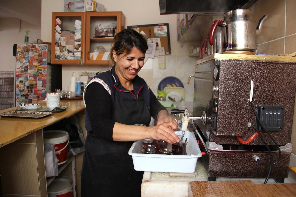Kim Demiş \'Kadından Kahveci Olmaz\' Diye