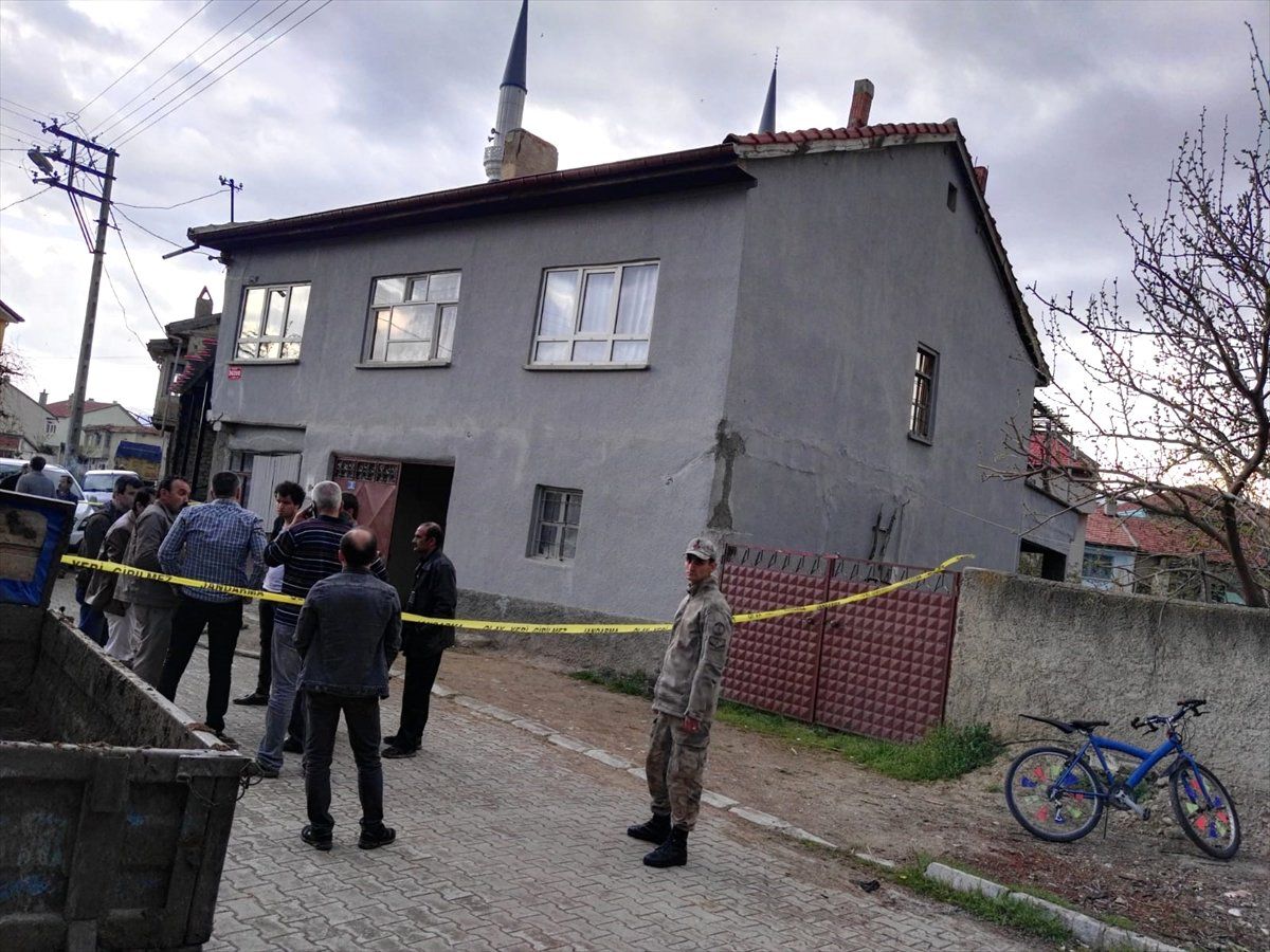 Konya\'da Çatıdan Düşen Kadın Öldü