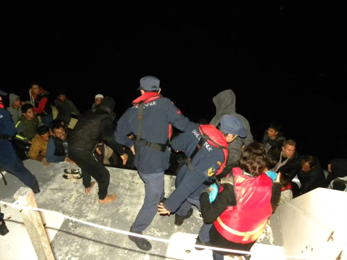 Kuşadası\'nda 50 Düzensiz Göçmen Yakalandı