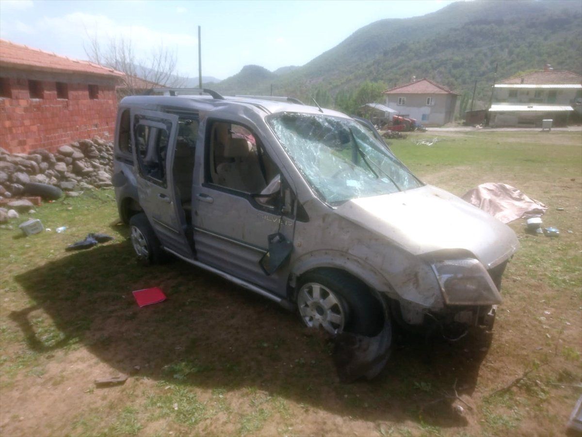 Manisa\'da Trafik Kazaları: 2 Ölü, 5 Yaralı