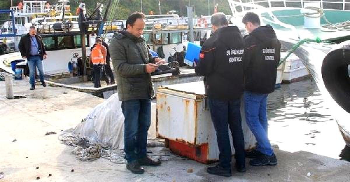 Marmara Denizi\'nde Yasa Dış Avlanan Balıkçılara Baskın