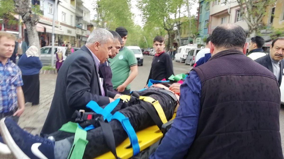 Otomobil ile Motosiklet Çarpıştı: 1 Yaralı