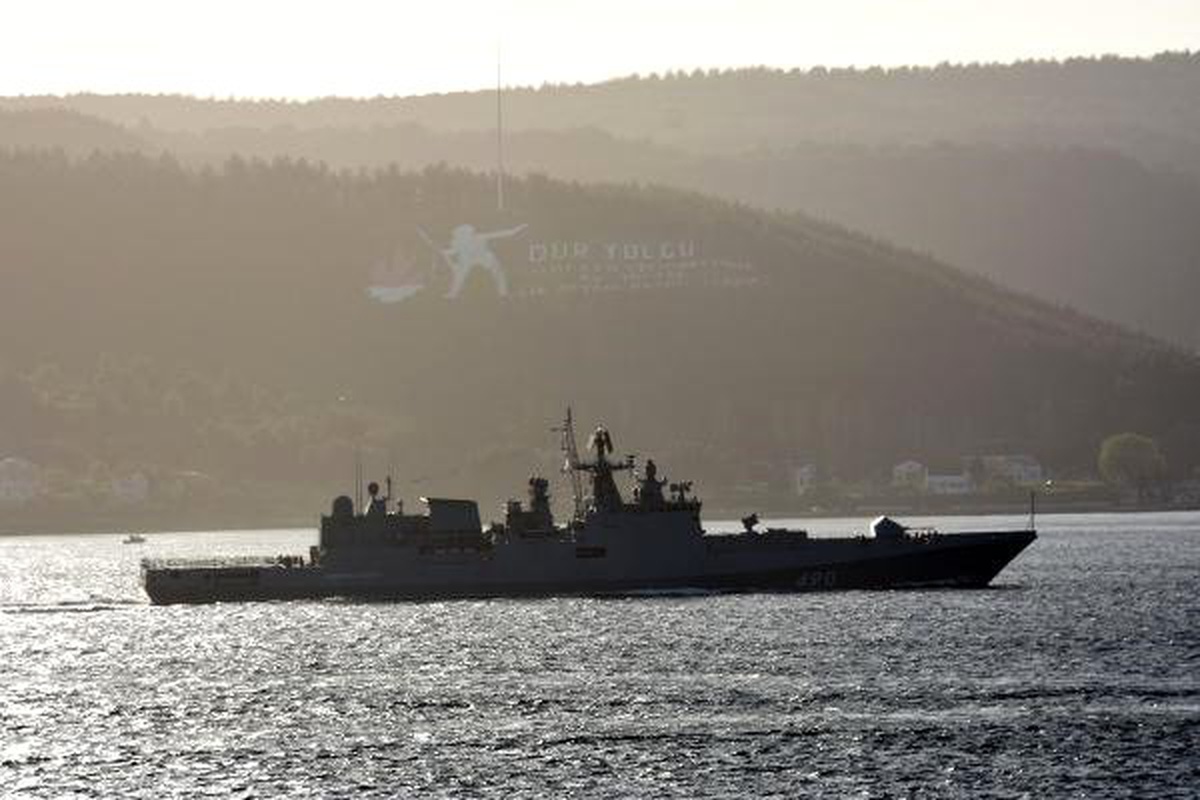 Rus Savaş Gemisi, Çanakkale Boğazı\'ndan Geçti
