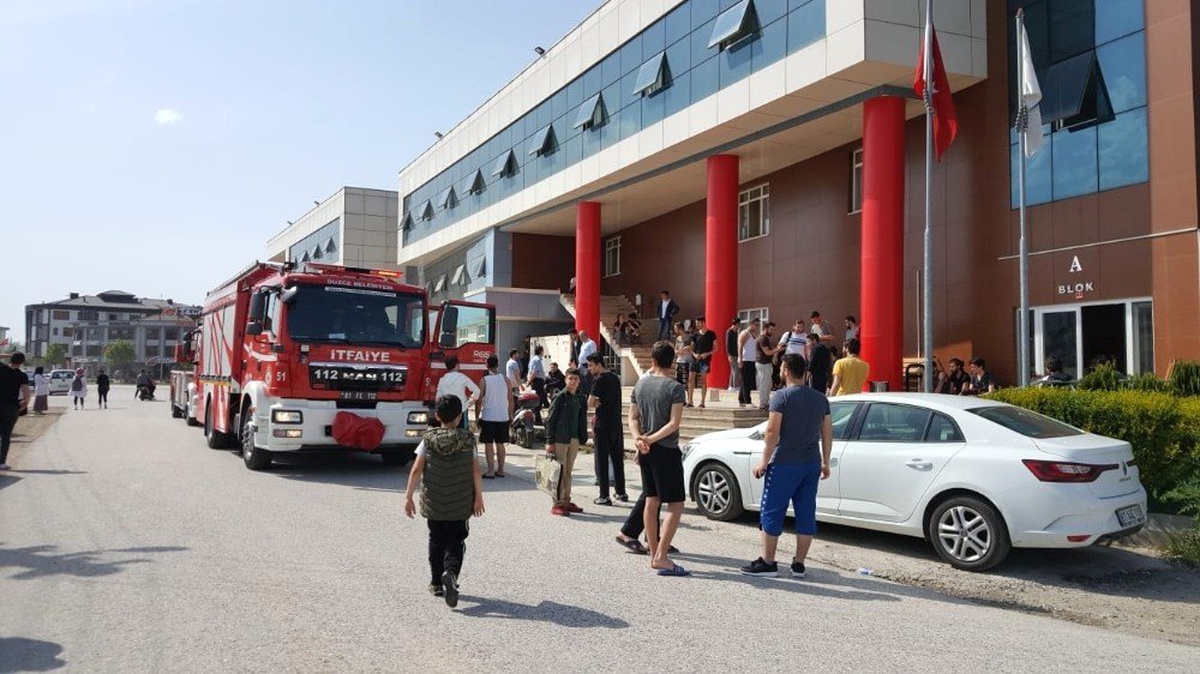 Saç Kurutma Makinesi Öğrencileri Sokağa Döktü