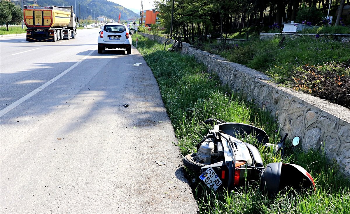 Samsun\'da Otomobil ve Motosiklet Çarpıştı: 1 Yaralı
