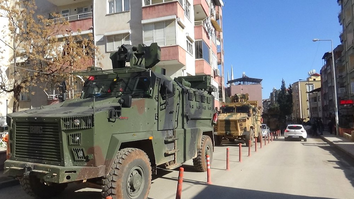Suriye Sınırına Komando ve Zırhlı Araç Sevkiyatı