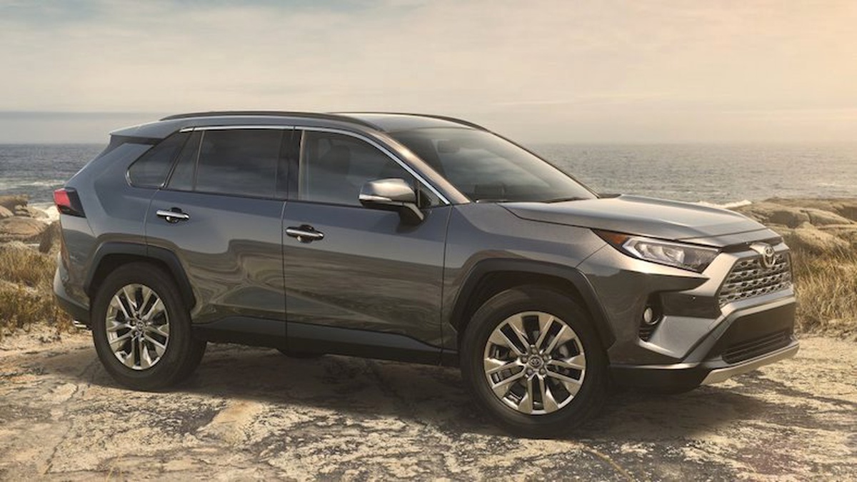 Toyota\'nın Hibrit Araçları Camry Hybrid ve Rav4 Hybrid Türkiye\'de Satışa Sunuldu