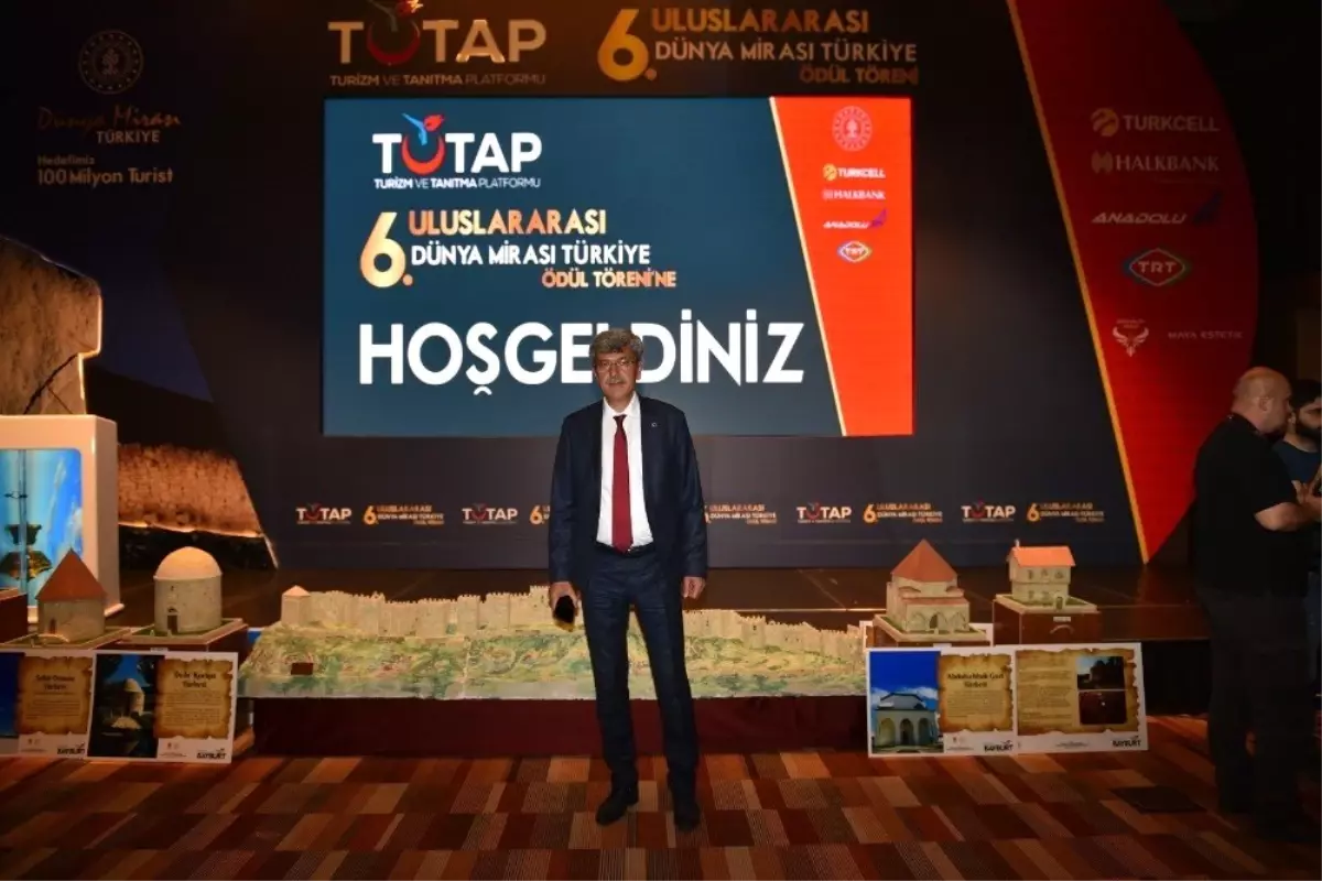 Tutap\'tan Başkan Kaplan\'a Ödül