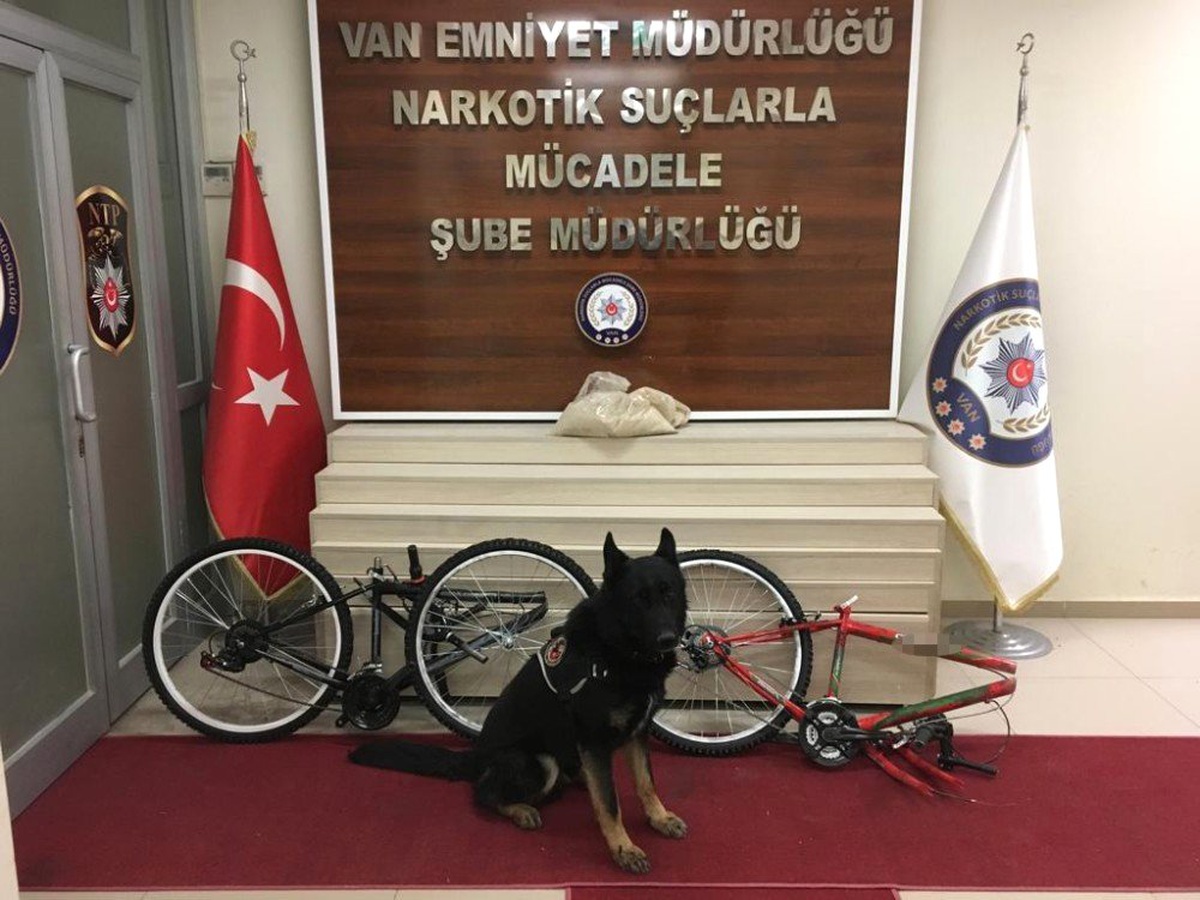 Uyuşturucu Kaçakçıların Akıl Almaz Yöntemi Mamba\'ya Takıldı