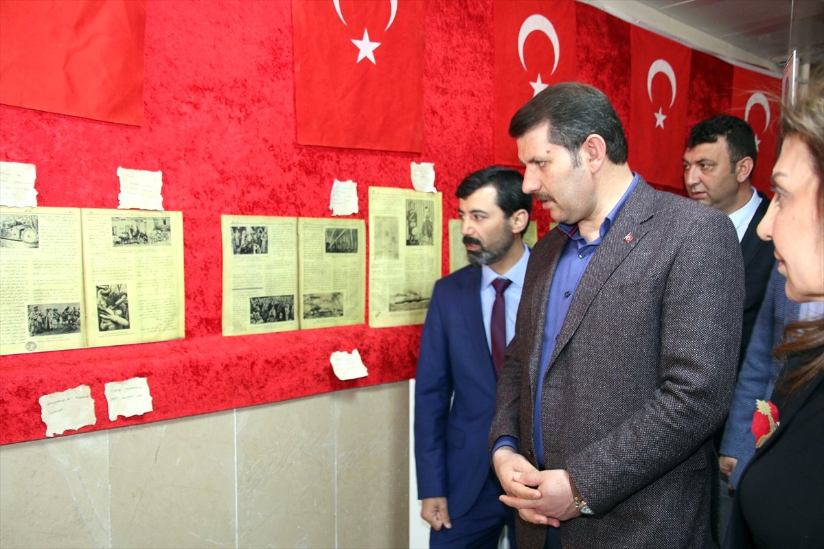 Vali Ayhan, Şehitler Anısına Açılan Sergiyi Gezdi