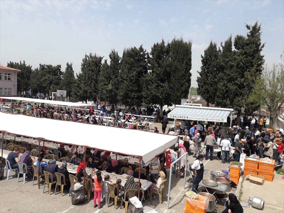 Vali Yazıcı Köy Hayrına Katıldı