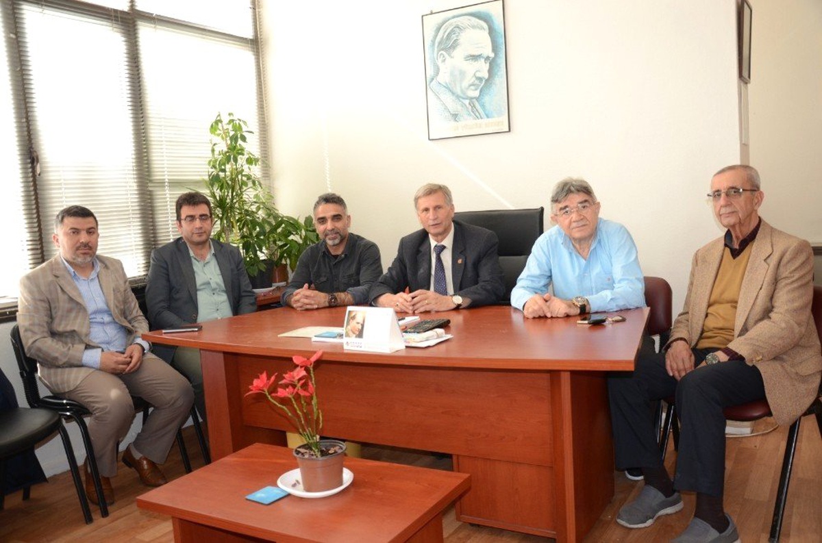 Yerel Gazetelere Bir Destek de AK Parti Yunusemre\'den