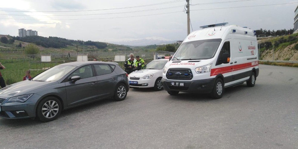 Yolcu Otobüsü ile Otomobil Çarpıştı, 1 Yaralı