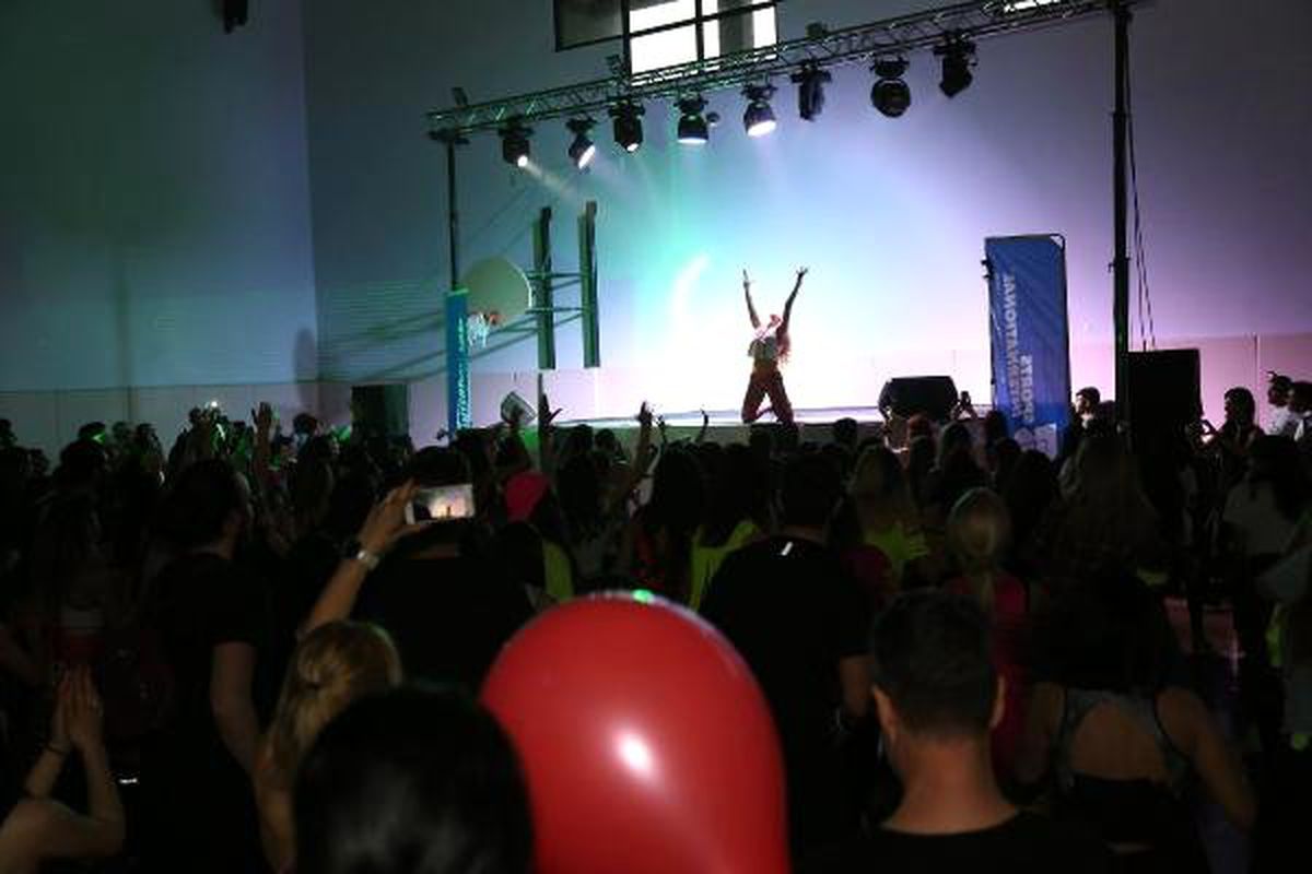 Zumba Yaparak Stres Attılar