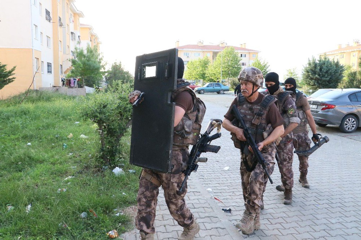 Adana\'da PKK Propagandasına Şafak Operasyonu: 24 Gözaltı