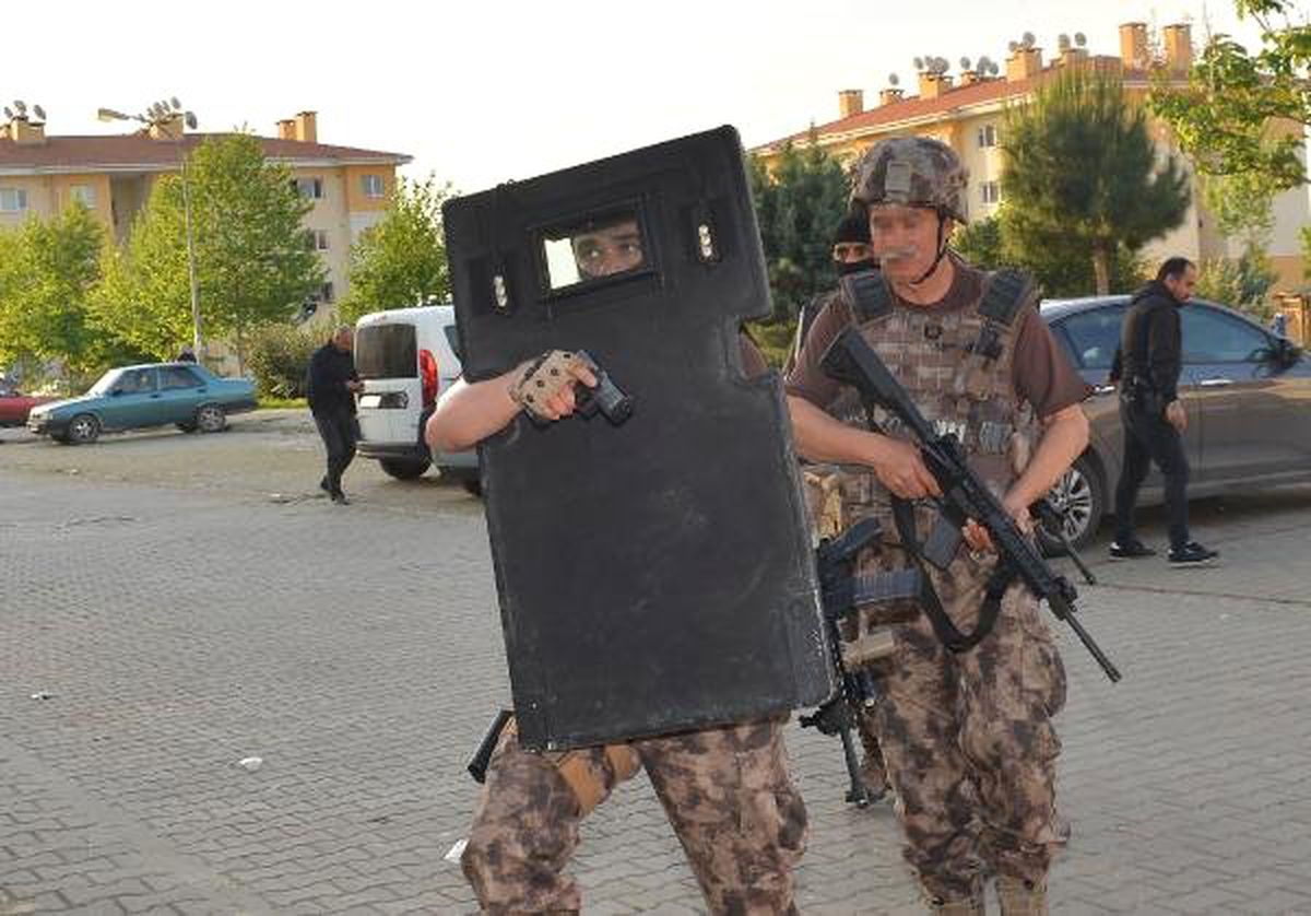 Adana\'da Terör Operasyonu: 24 Gözaltı