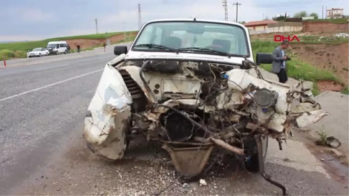 Adıyaman Hurdaya Dönen Otomobillerden Yaralanmadan Çıktılar