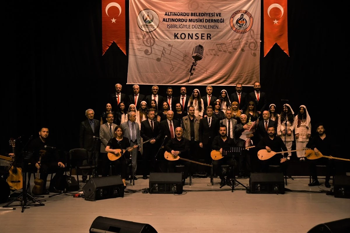 Altınordu\'da Türk Halk Müziği Konseri