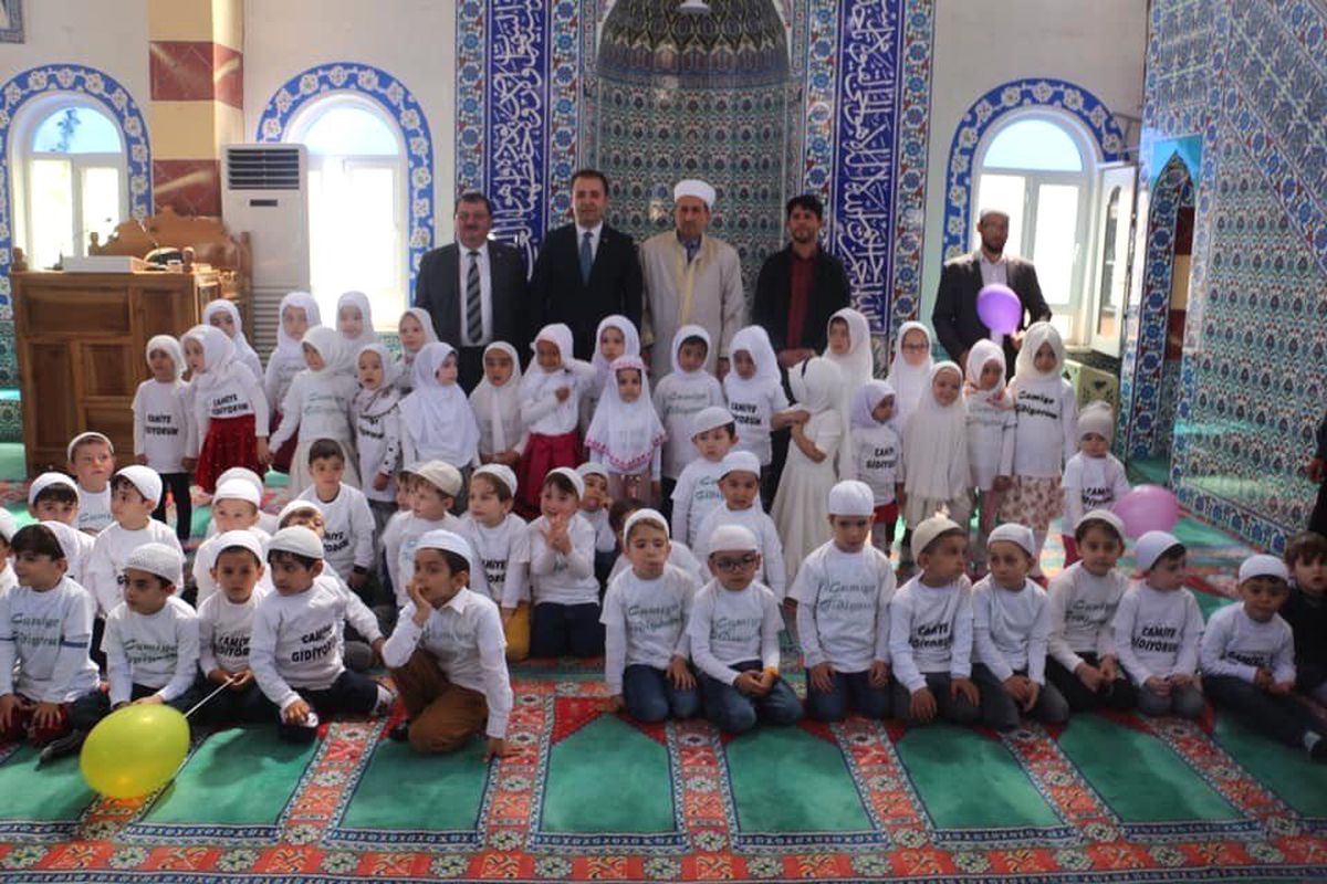 Altıntaş\'ta \'Camiyi Seviyorum, Namaza Başlıyorum\' Etkinliği