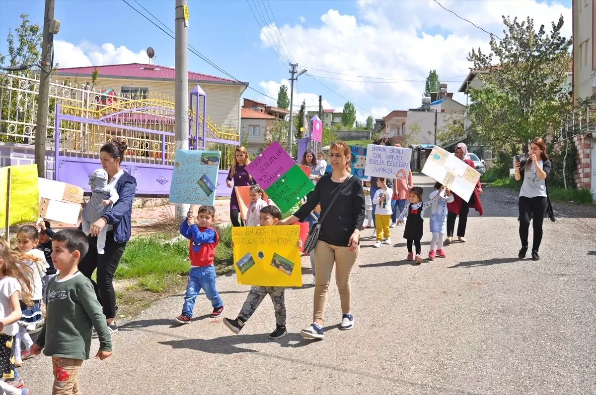 Anaokulu Öğrencilerinden "Geri Dönüşüm" Defilesi