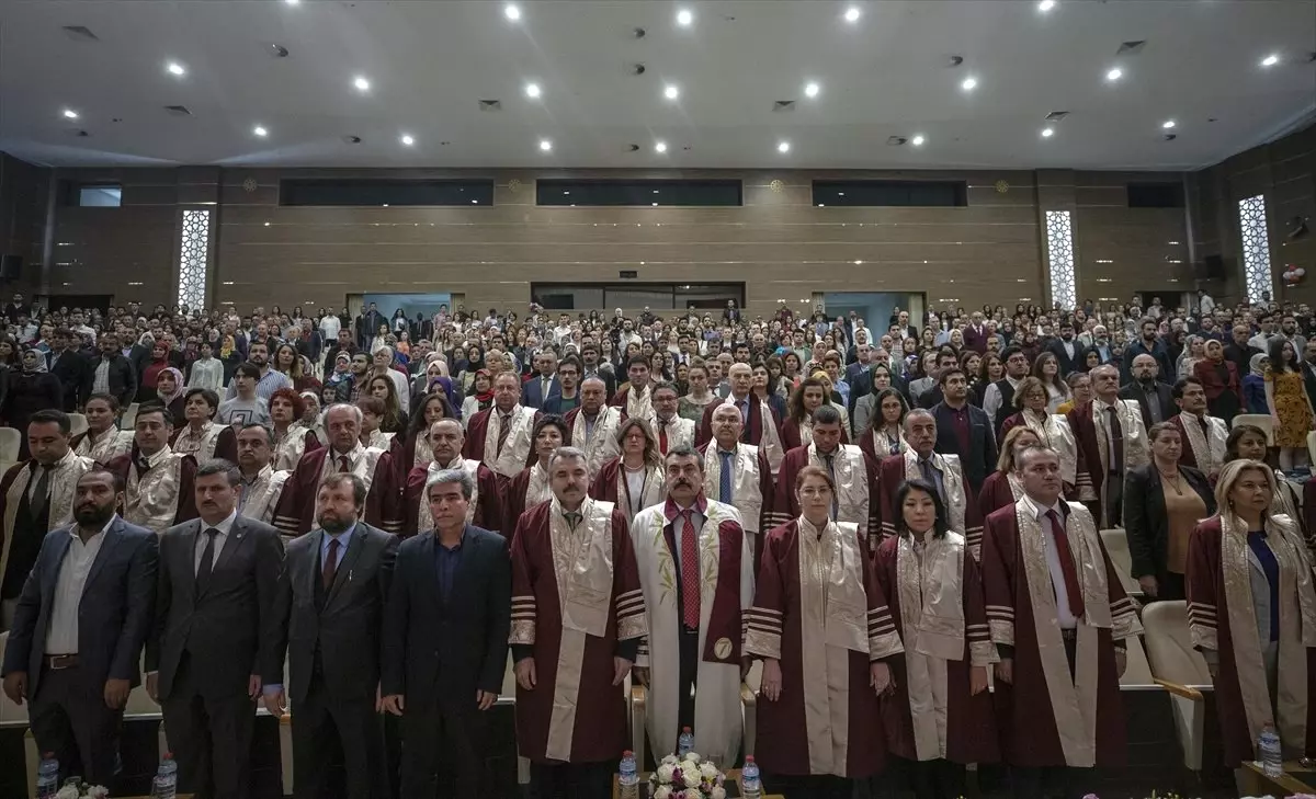 Ankara Hacı Bayram Veli Üniversitesi İlk Mezunlarını Verdi