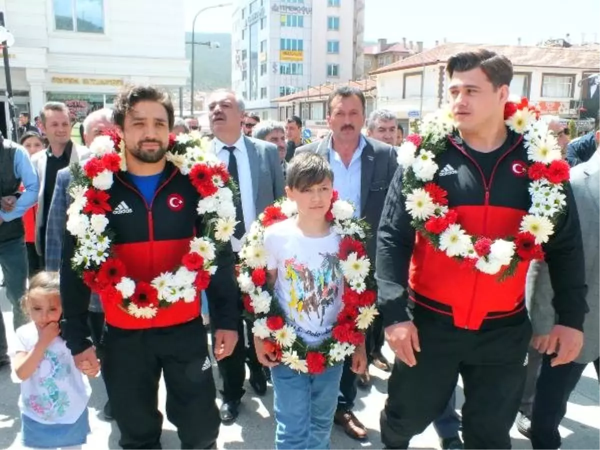 Avrupa Şampiyonu Güreşçilere Mehterli Karşılama