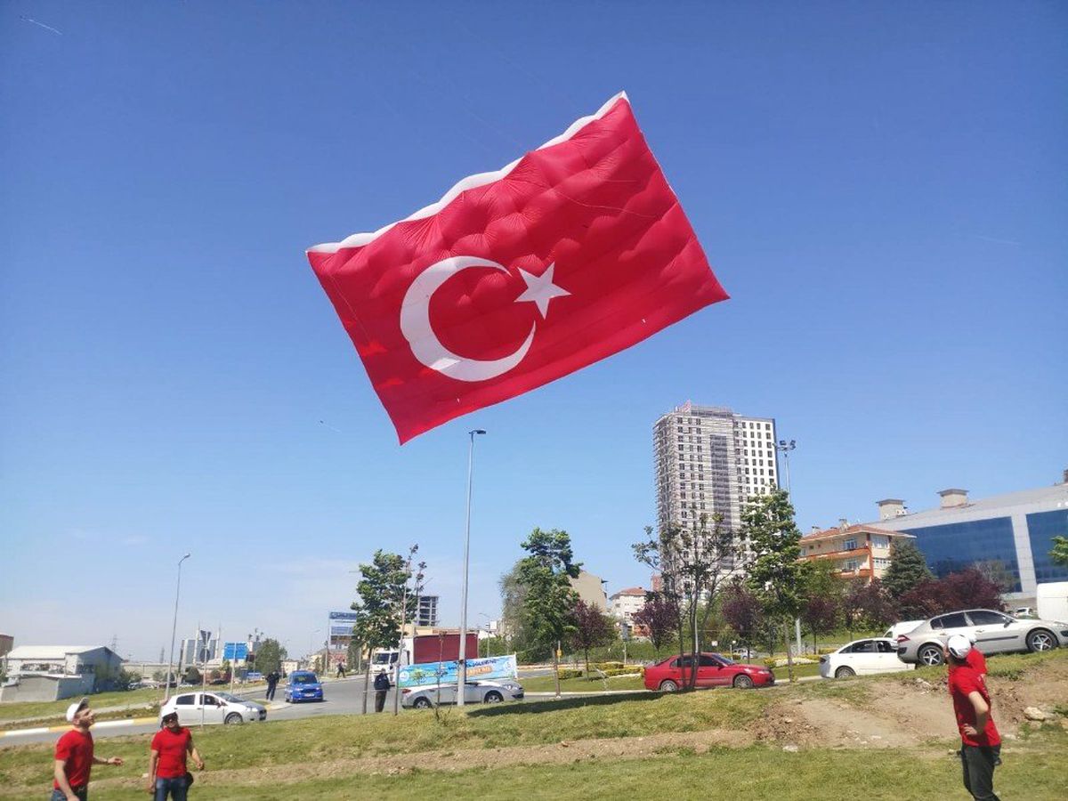 Bağcılar\'da Gökyüzünü Uçurtmalar Kapladı