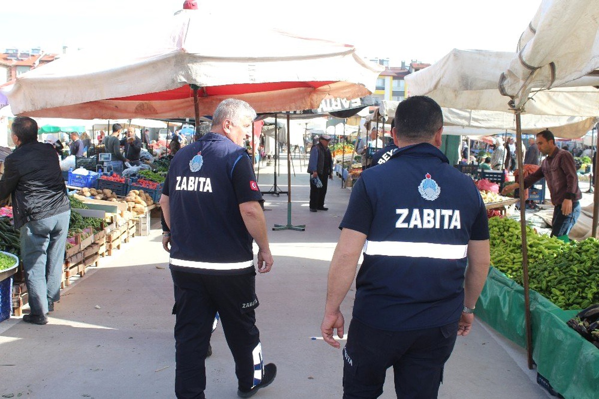 Beyşehir\'de Zabıtadan Pazar Yerinde Düzenleme Çalışmaları