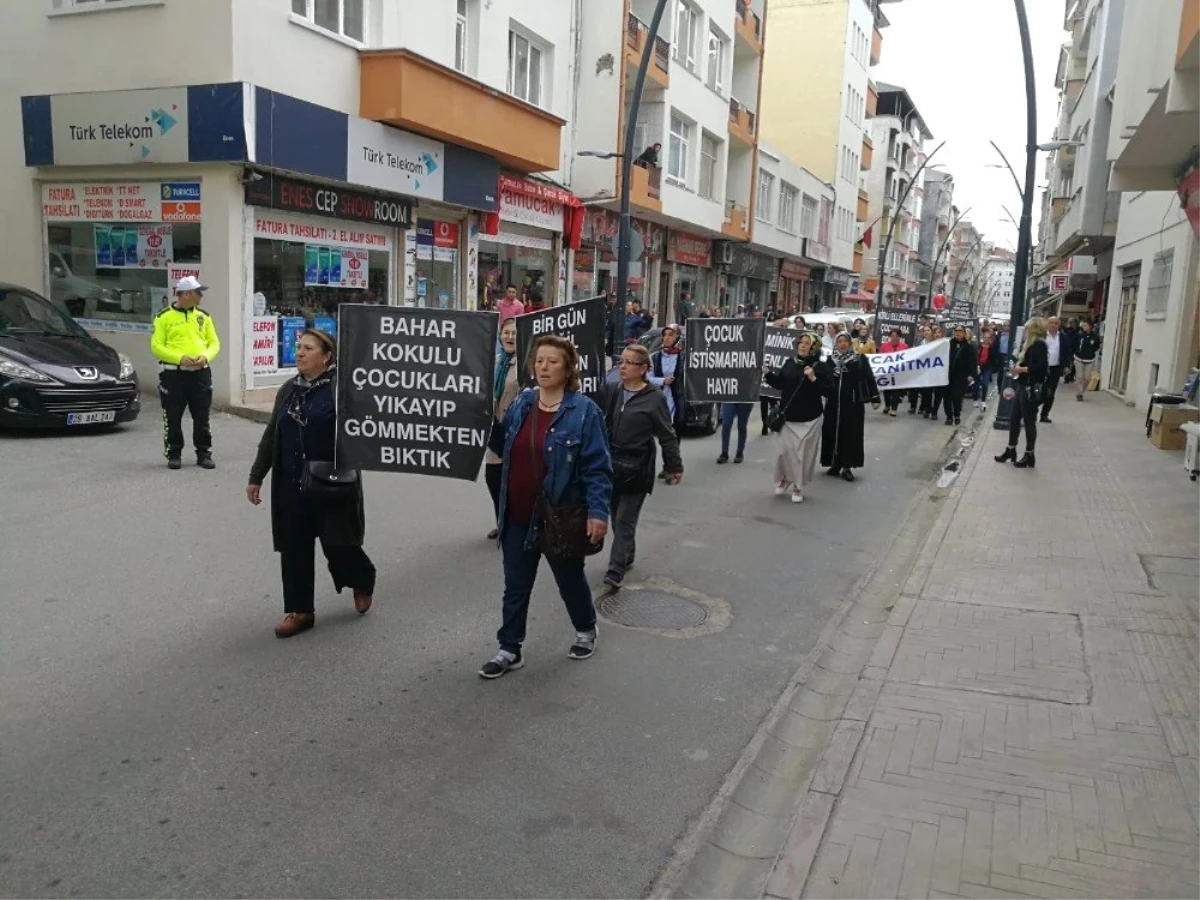 Bulancak\'ta Çocuk İstismarına Karşı Tepki Yürüyüşü Düzenlendi