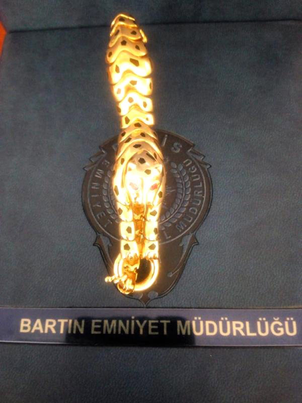Bulduğu Yakut İşlemeli Künyeyi, Oyuncak Sanıp Torununa Vermiş