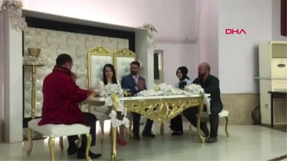 Denizli Evlilik Cüzdanına Bakan Damat, Kayınpederiyle Evlendiğini Gördü