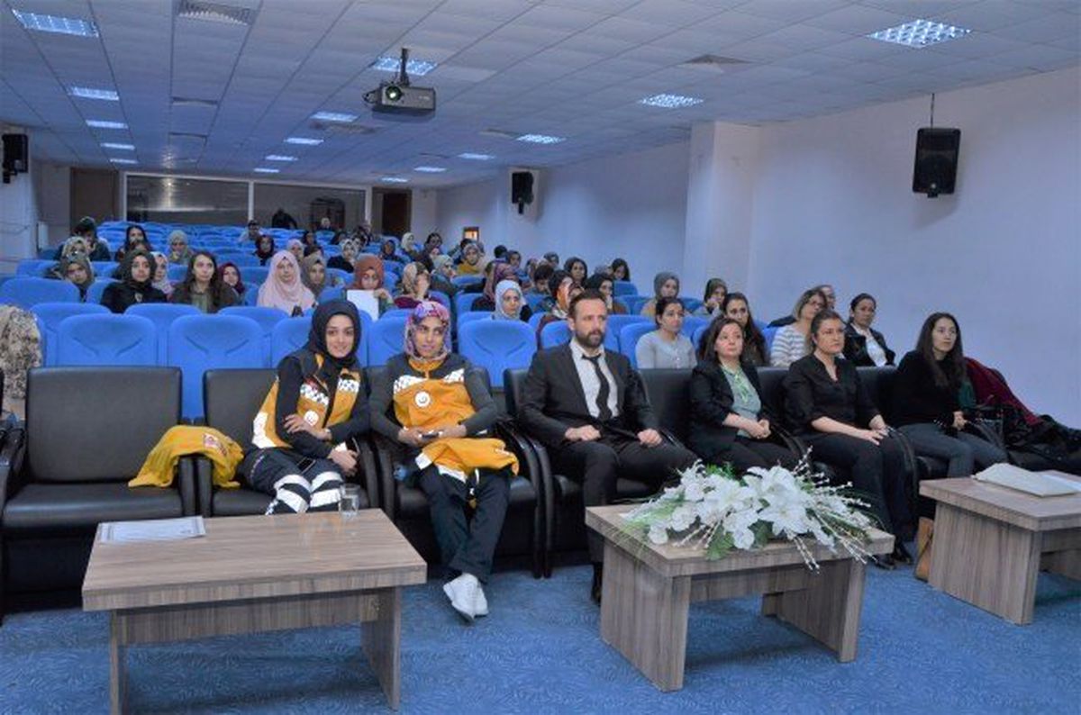 Erzincan\'da "İlk Yardım Eğitimi Konferansı" Verildi