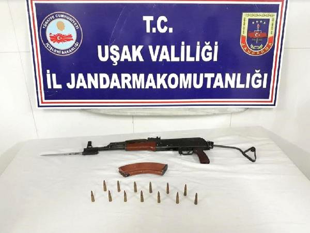 Eski Muhtarın Evinde Kalaşnikof Tüfek Bulundu