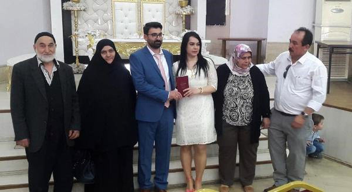 Evlilik Cüzdanına Bakan Damat, Kayınpederiyle Evlendiğini Gördü
