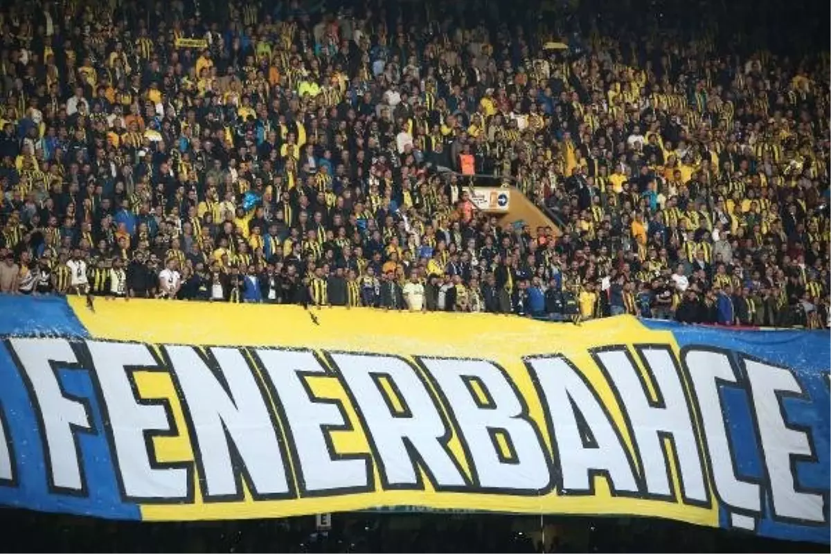 Fenerbahçe\'de Bu Sezonun Yıldızı Taraftarlar