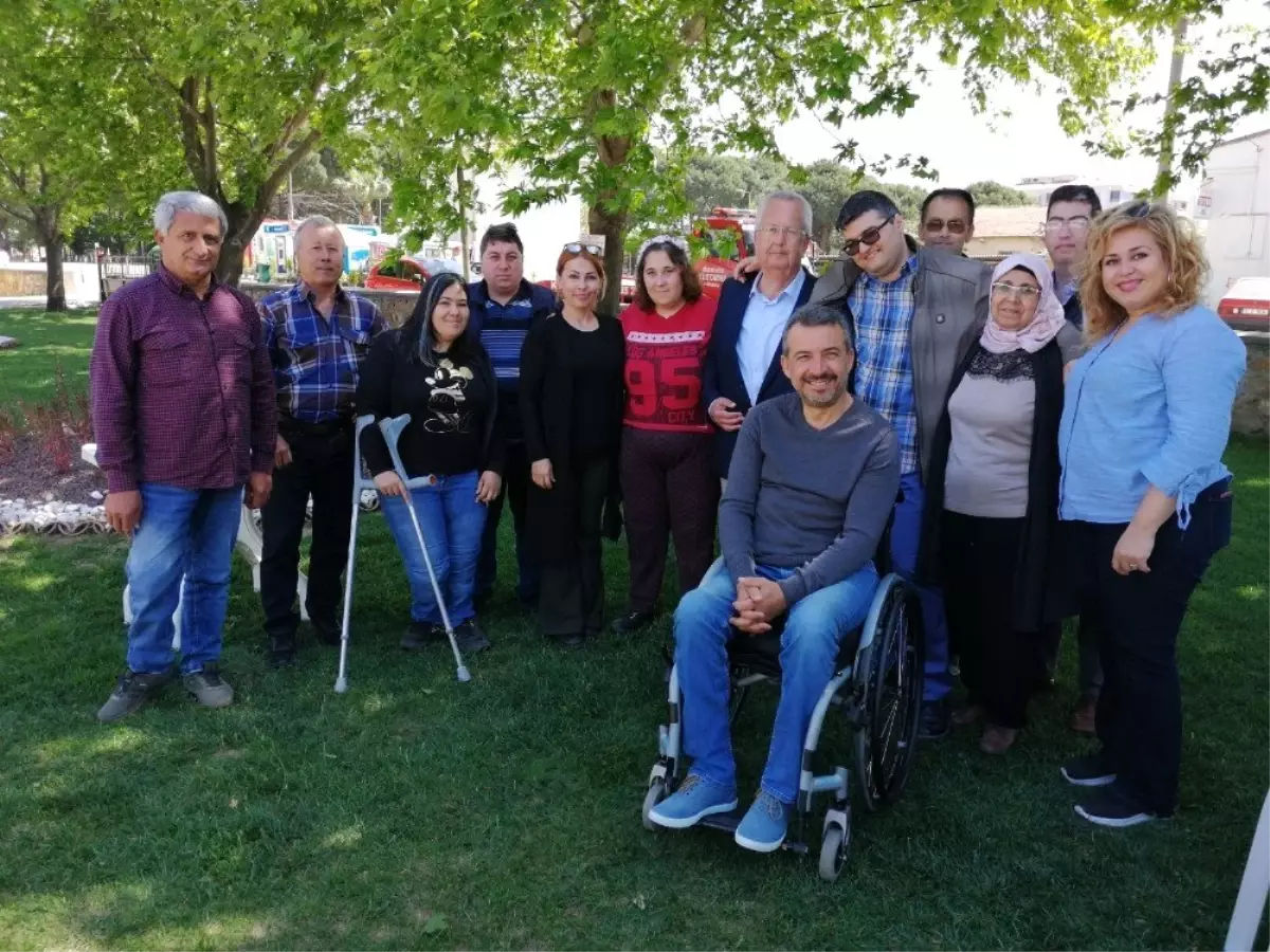 Gömeç Belediye Başkanı Himam\'a Engelli Sevgisi