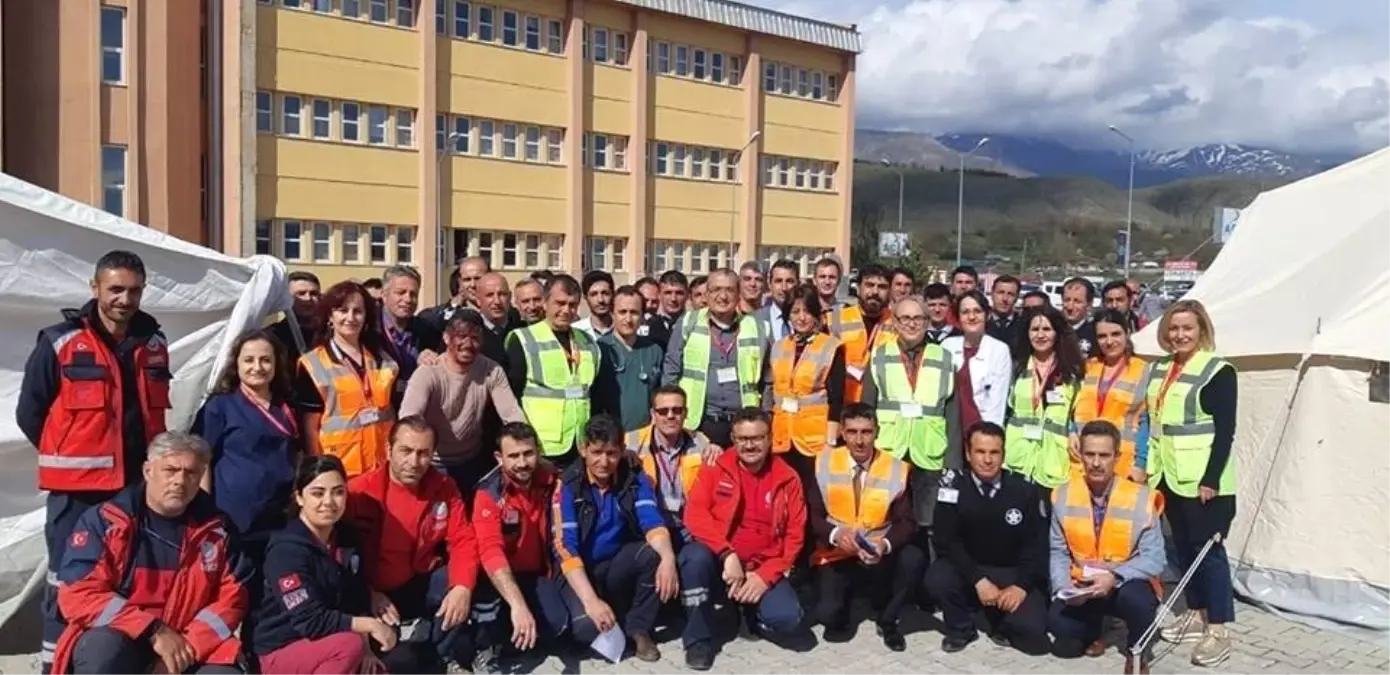 Hastanede Gerçeği Aratmayan Yangın Tatbikatı