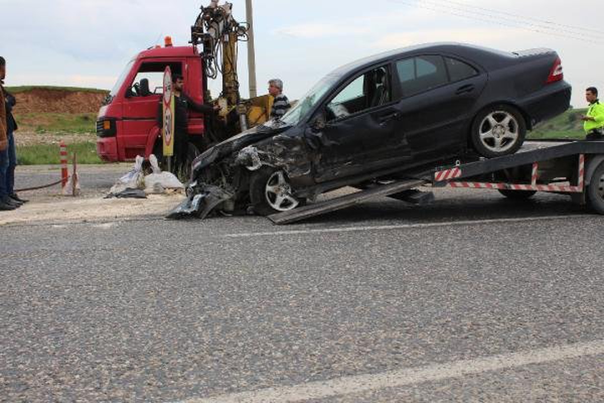 Hurdaya Dönen Otomobillerden Yaralanmadan Çıktılar