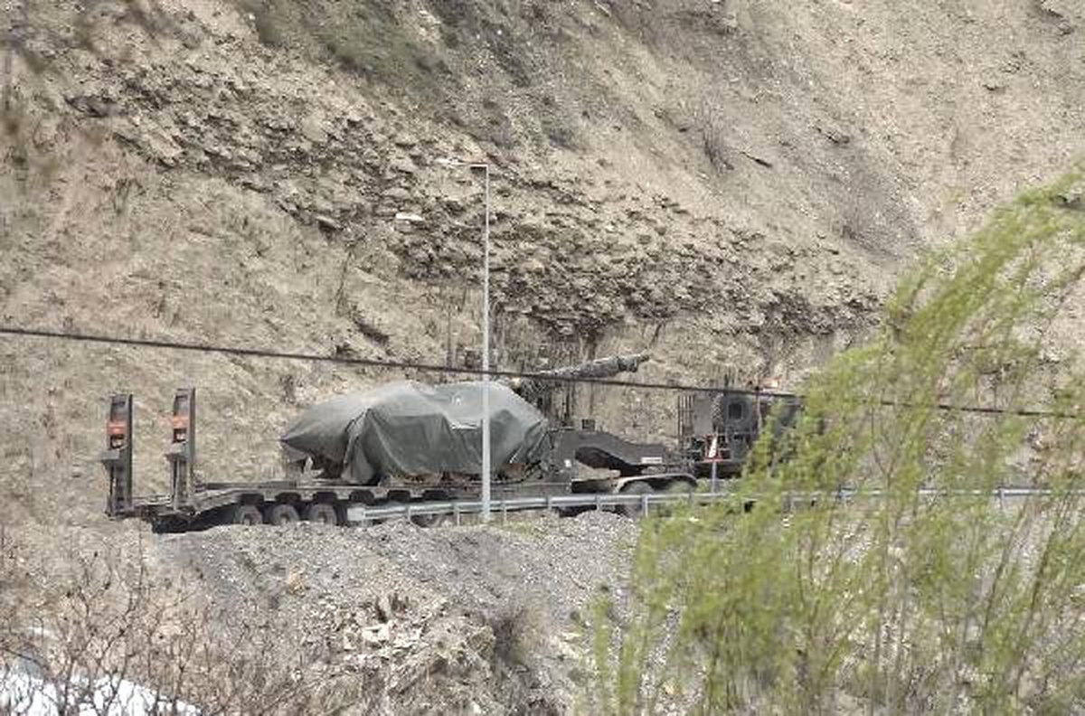Irak Sınırına Fırtına Obüsü ve Tank Sevkiyatı