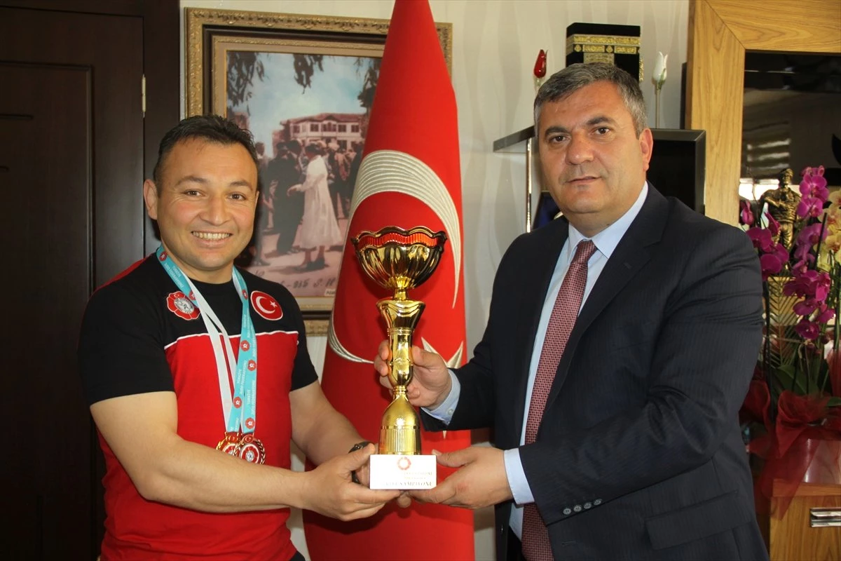 Judocu Koçyiğit\'ten, Belediye Başkanı Demirbaş\'a Ziyaret